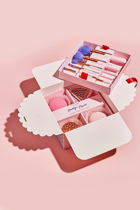 Emily In Paris J'adore Paris Patisserie Box Set (set de brochas y esponjas)