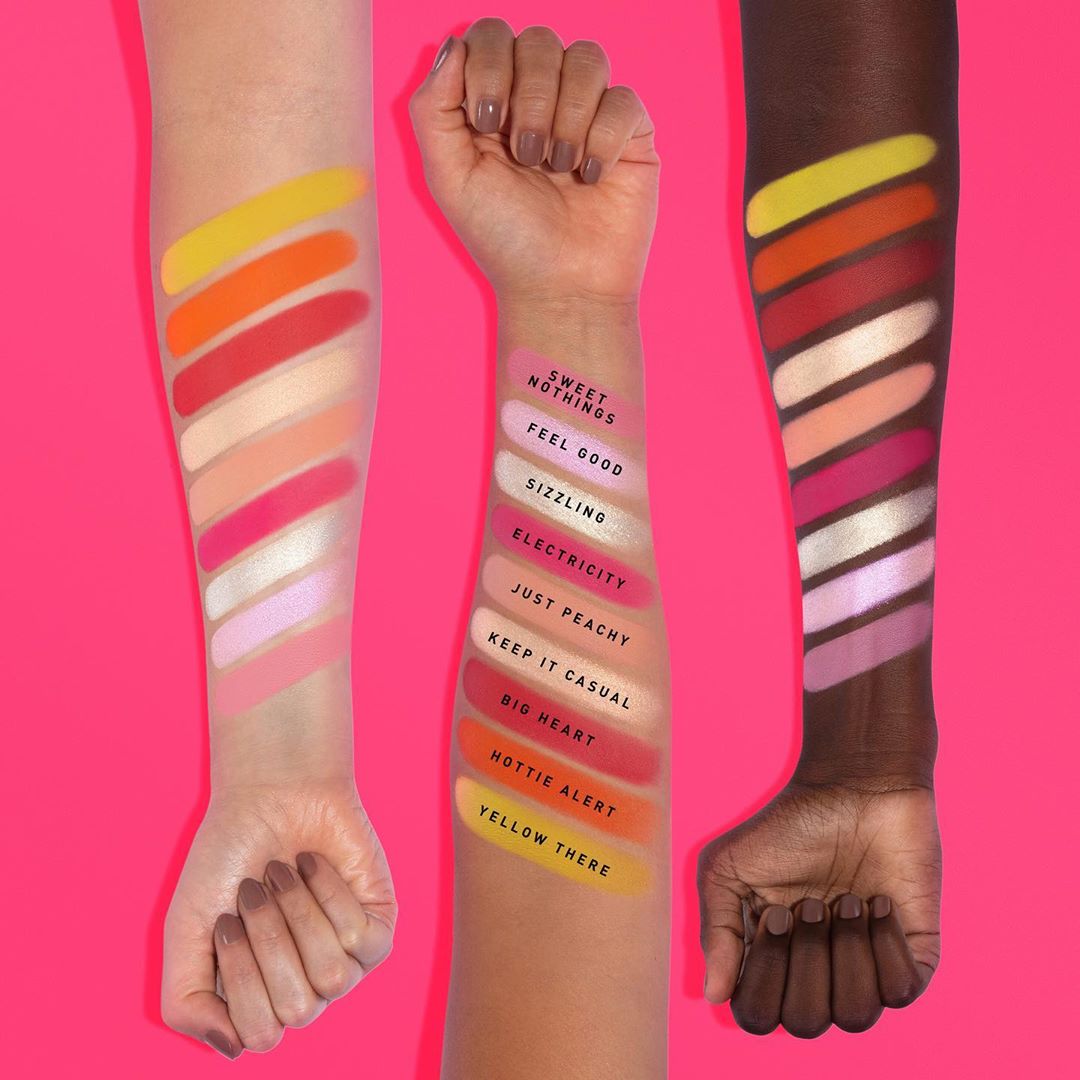9H HOT FOR HUE ARTISTRY PALETTE