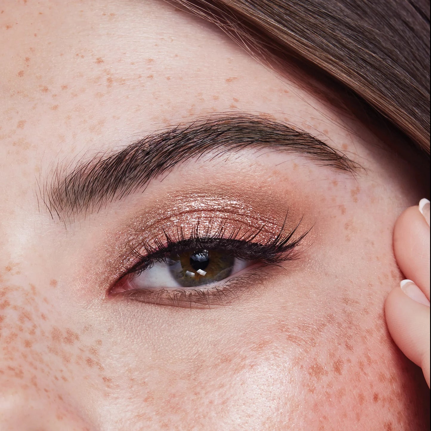 Glisten + Glow liquid eyeshadow -Stream (Sombra liquida)