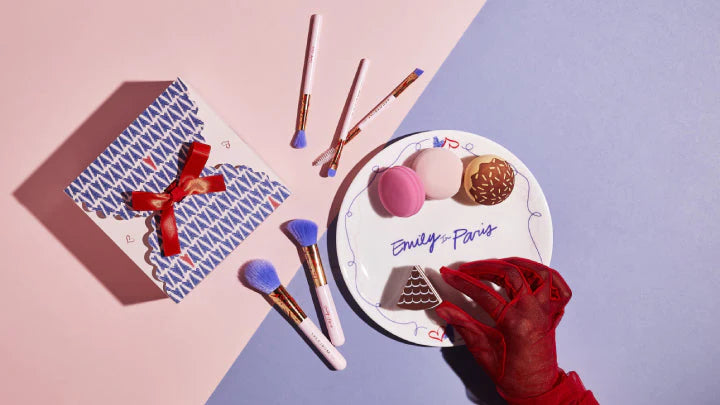 Emily In Paris J'adore Paris Patisserie Box Set (set de brochas y esponjas)