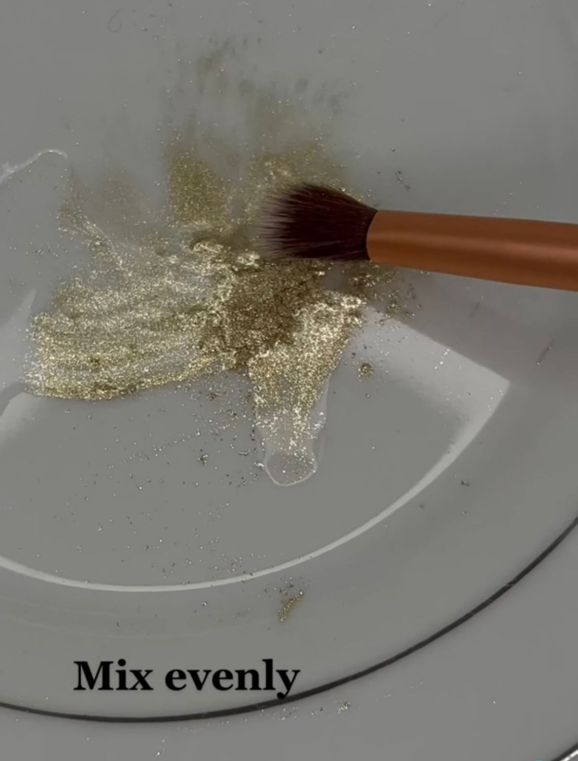 Glistening pigment mix (Mkeup mixing liquid)