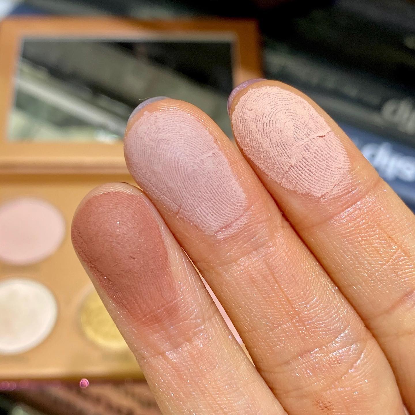 Limited Edition Share Your Radiance Eyeshadow Palette
