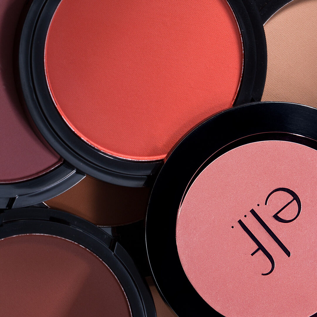 PRIMER-INFUSED BLUSH