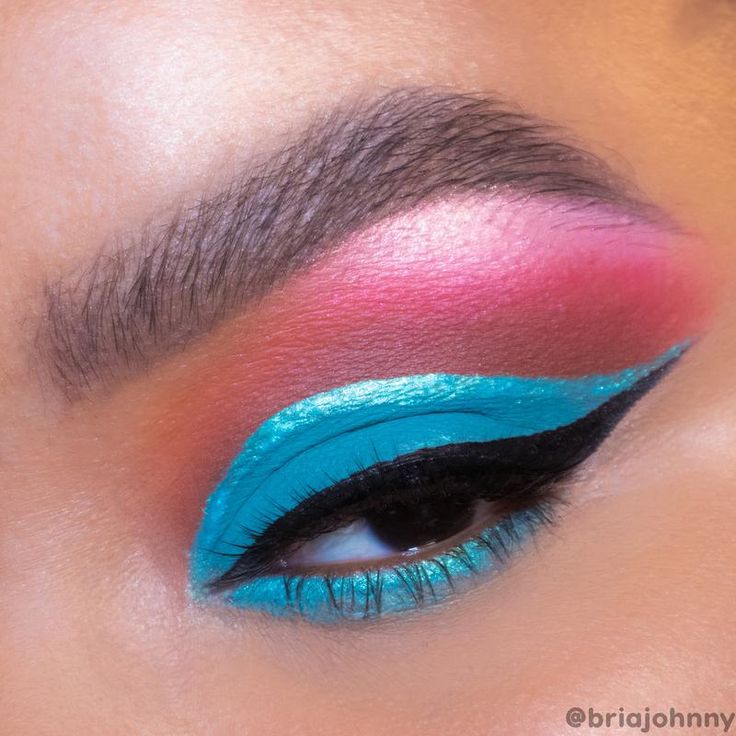 Malibu Barbie eyeshadow palette