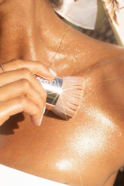 Mini shimmering dry oil