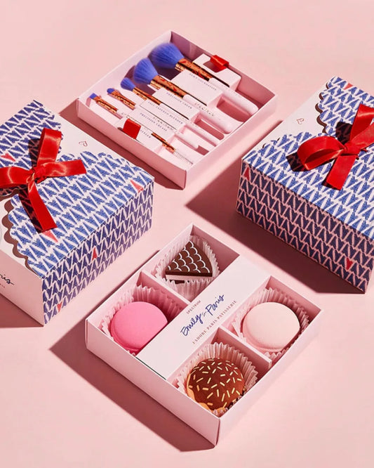 Emily In Paris J'adore Paris Patisserie Box Set  (set de brochas y esponjas)
