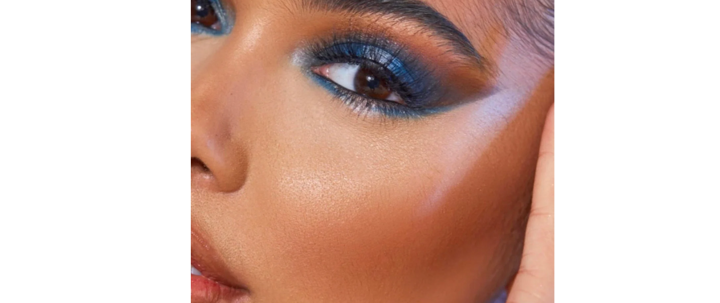 18A BLUE YA AWAY ARTISTRY PALETTE