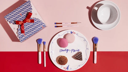Emily In Paris J'adore Paris Patisserie Box Set  (set de brochas y esponjas)