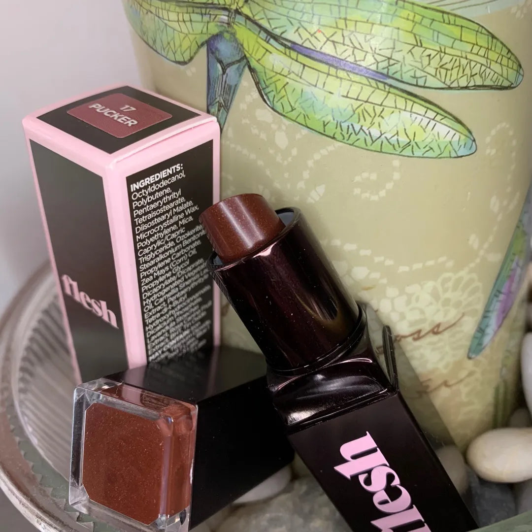 Fleshy lips lipstick