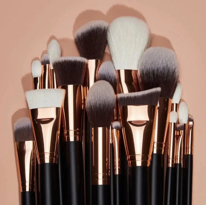 STROKE OF LUXE 18-PIECE ROSE GOLD BRUSH SET