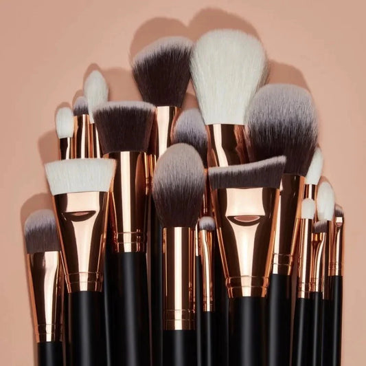 STROKE OF LUXE 18-PIECE ROSE GOLD BRUSH SET